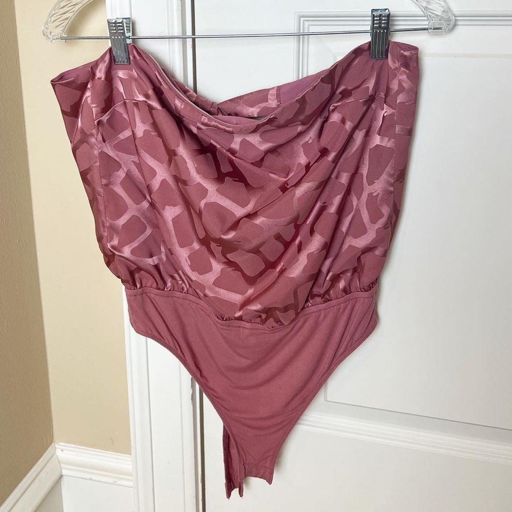 VERSONA pink giraffe body suit